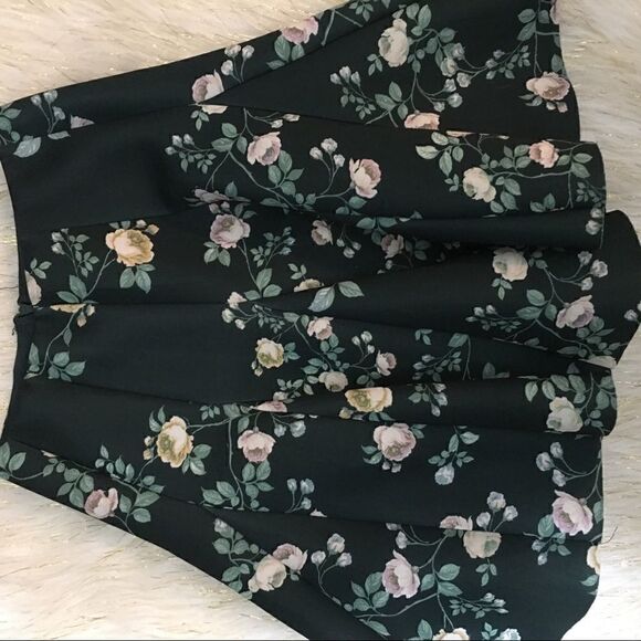 Lauren Conrad Runway Pleated flare skirt - Picture 3 of 6